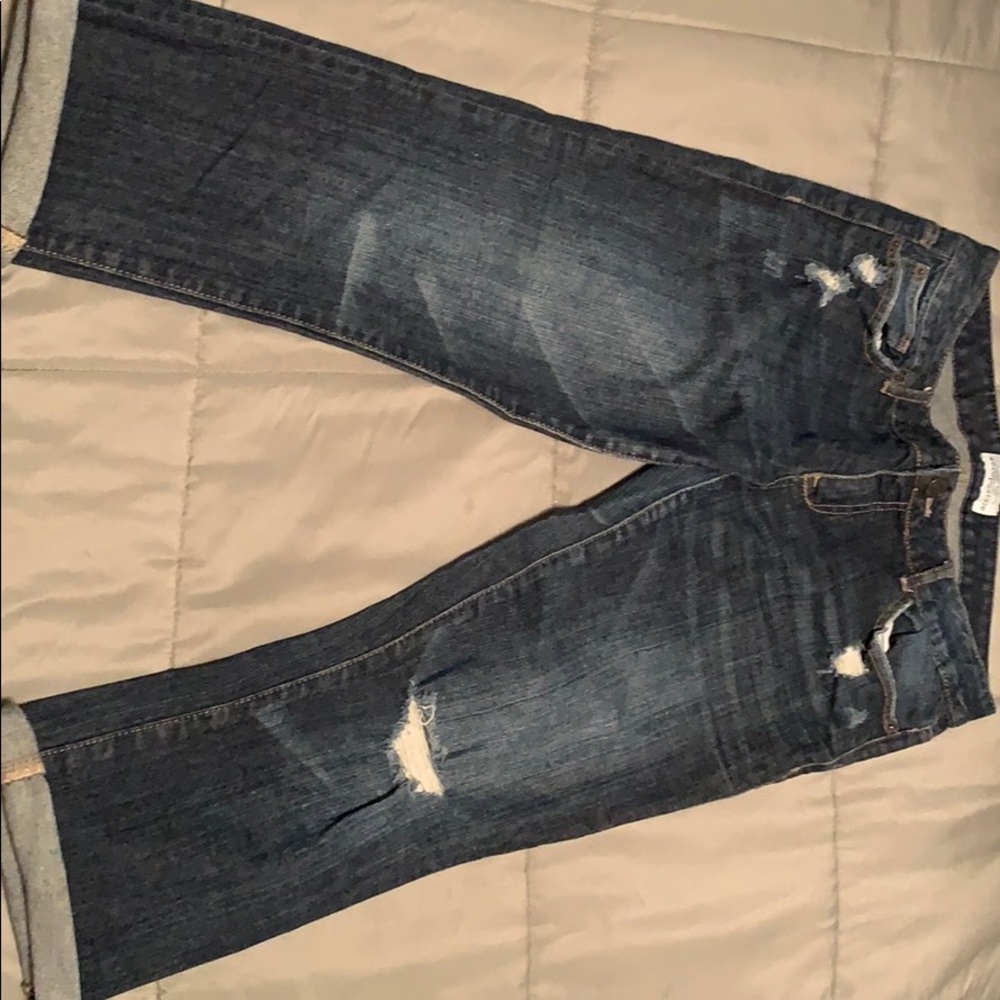 Aeropostale Distressed Capri’s Size 7/8